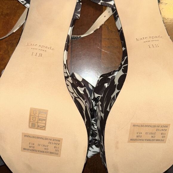 Kate Spade Black & White Print Ankle Strap Block Heel Bow Sandals(Size 11B) - Picture 6 of 10